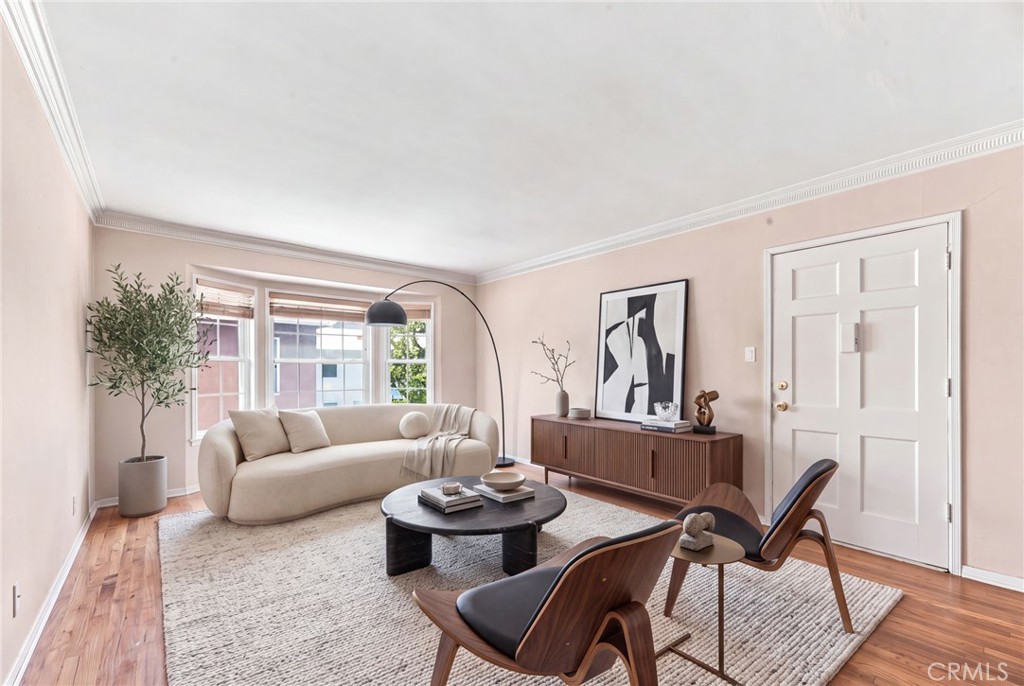 15034 1/4 Dickens Property Photo 6