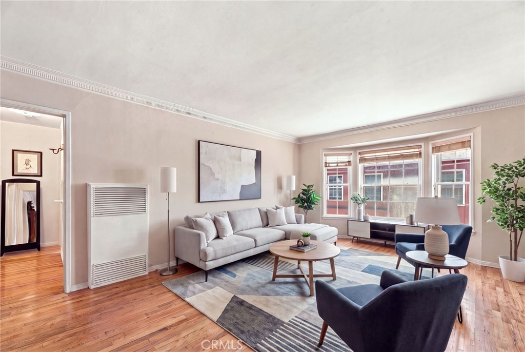 15034 1/4 Dickens Property Photo 7
