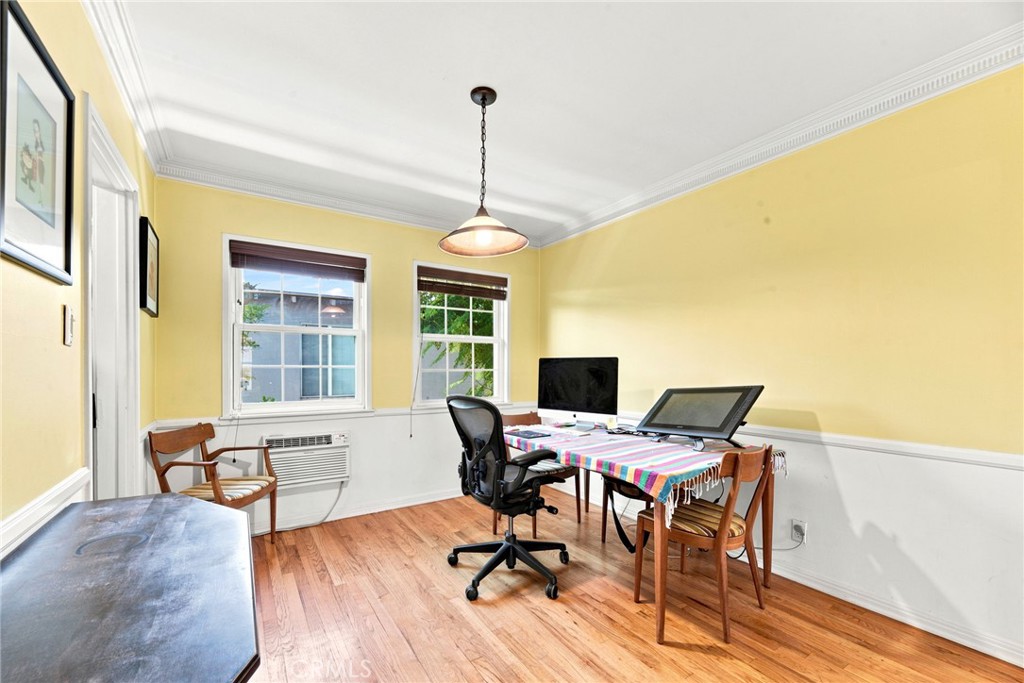 15034 1/4 Dickens Property Photo 8
