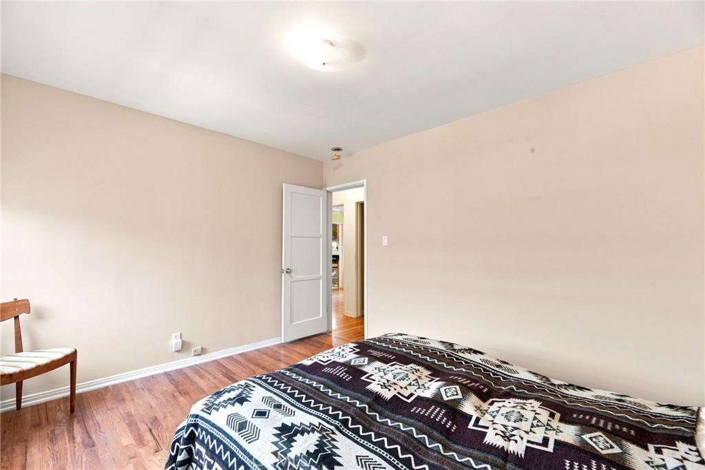 15034 1/4 Dickens Property Photo 11