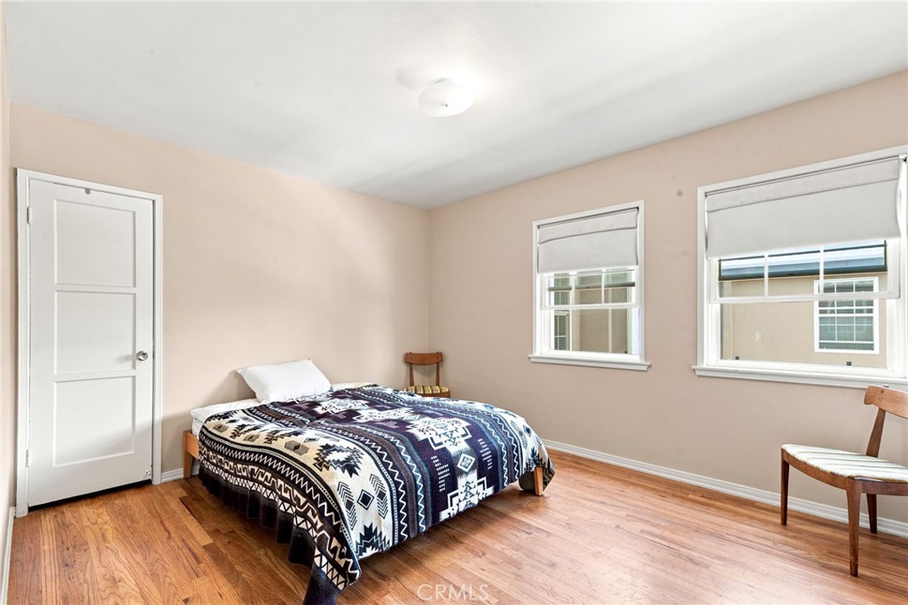 15034 1/4 Dickens Property Photo 12