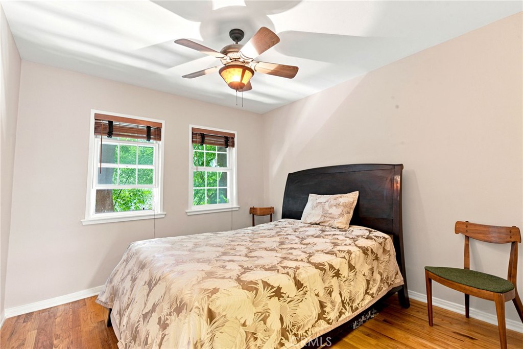 15034 1/4 Dickens Property Photo 13