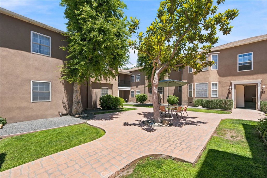 15034 1/4 Dickens Property Photo 17