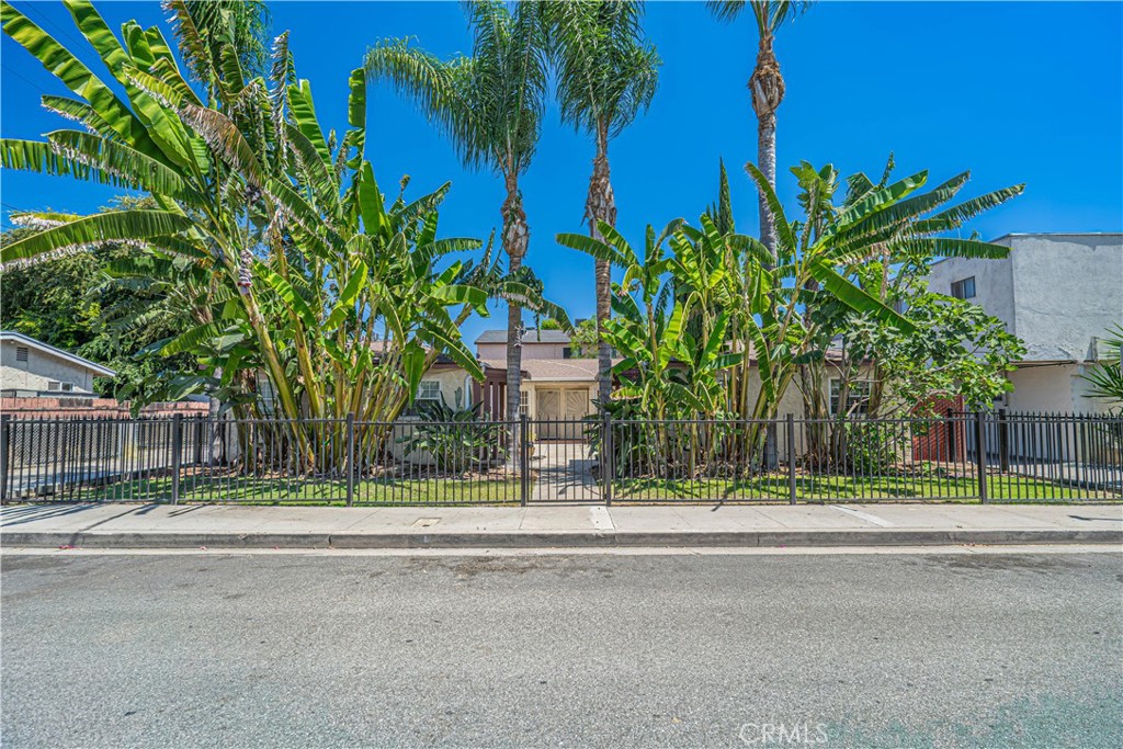 210 W Spazier Property Photo 1