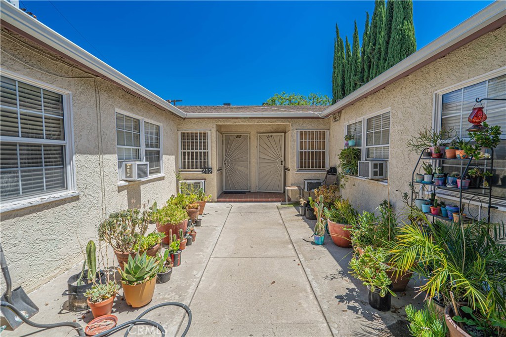 210 W Spazier Property Photo 10