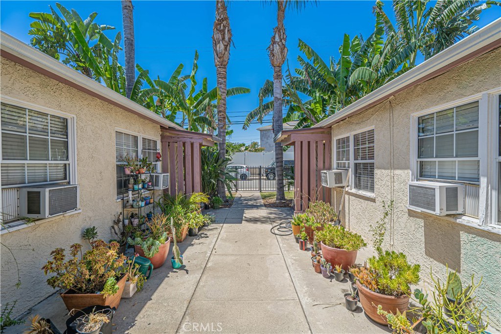 210 W Spazier Property Photo 11