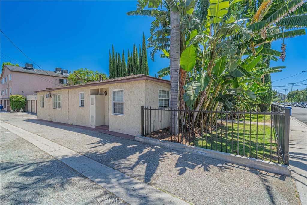 210 W Spazier Property Photo 12