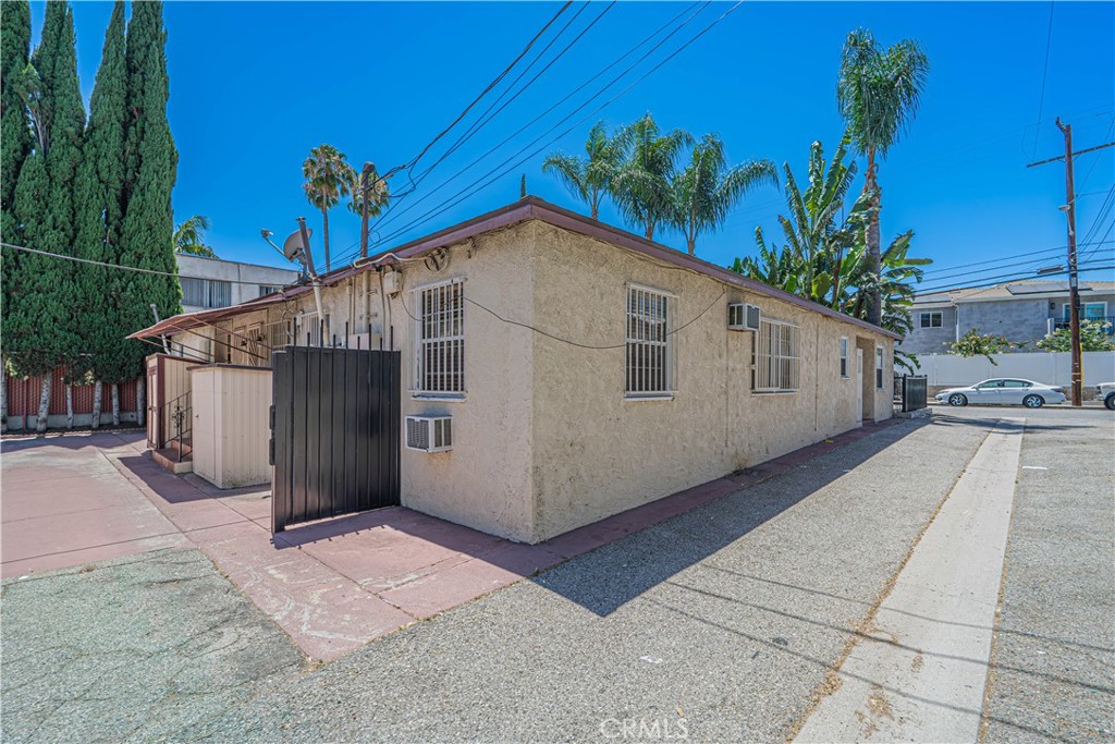 210 W Spazier Property Photo 15