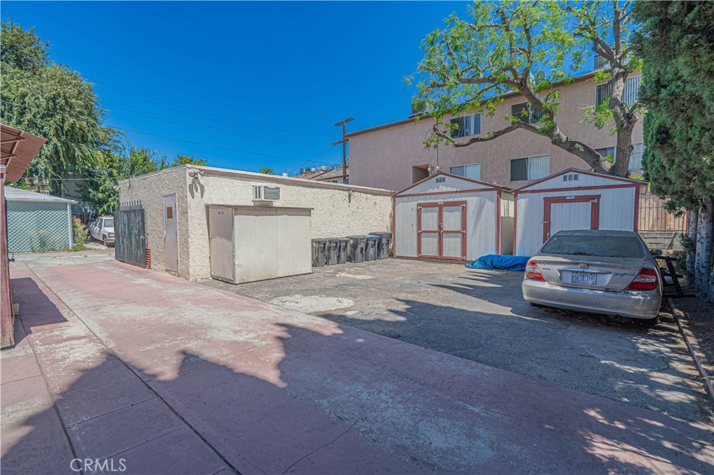 210 W Spazier Property Photo 19