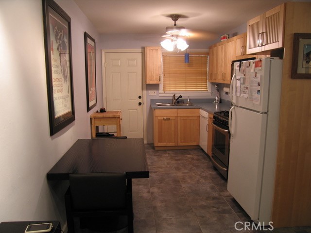 210 W Spazier Property Photo 29
