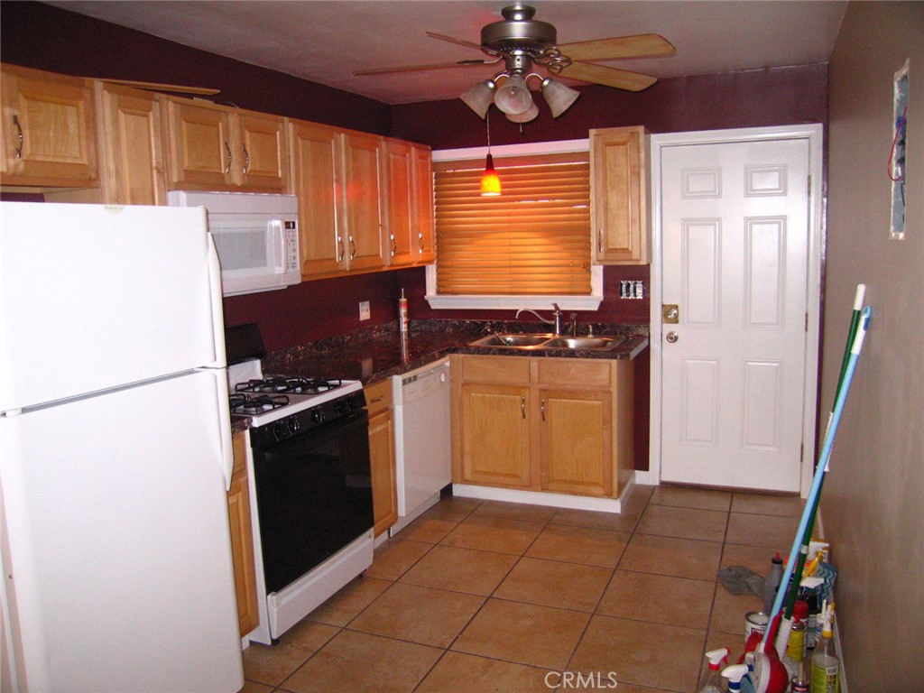 210 W Spazier Property Photo 31