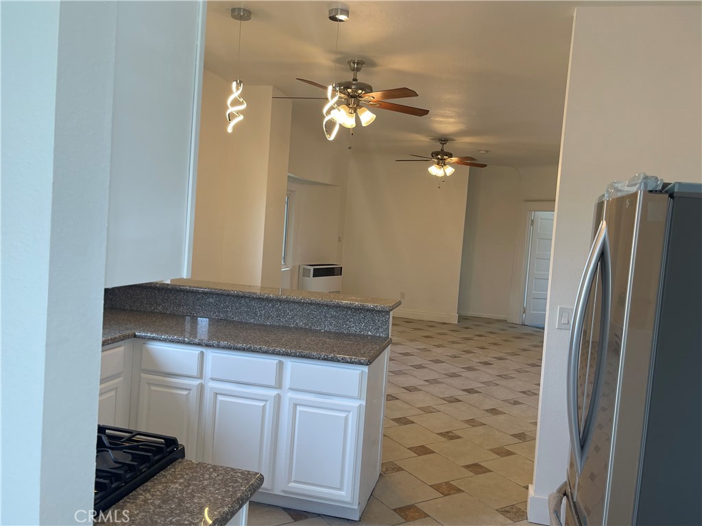 702 S Soto Property Photo 4