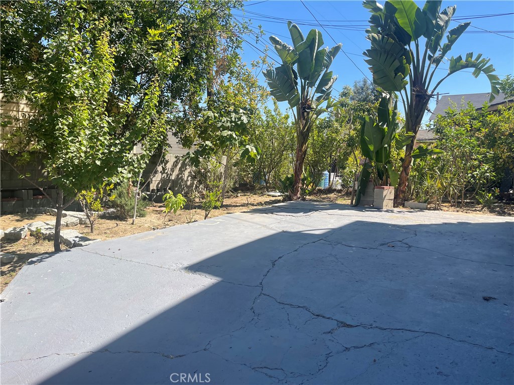 702 S Soto Property Photo 16