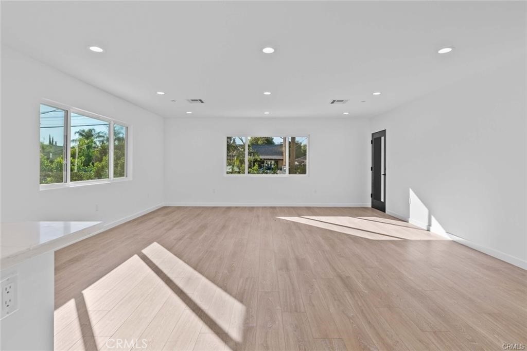 6842 Cedros Avenue Property Photo 7