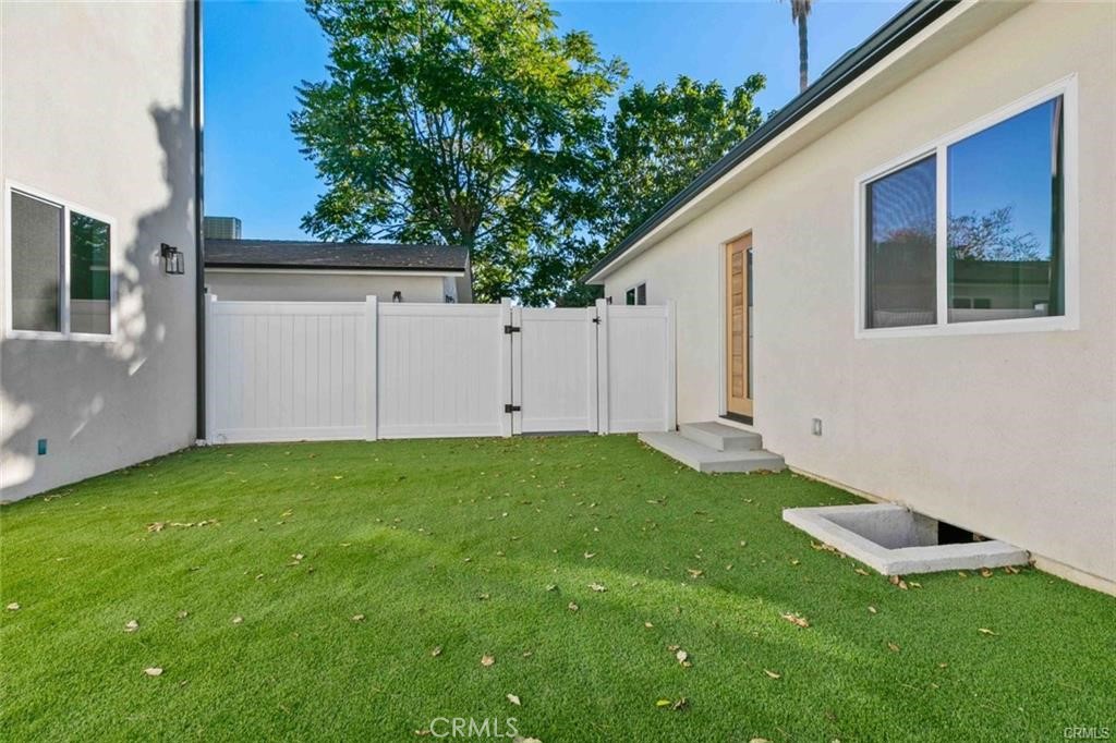 6842 Cedros Avenue Property Photo 24