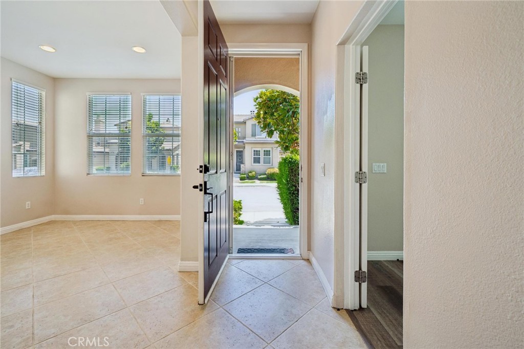 23821 Via Campana Property Photo 3