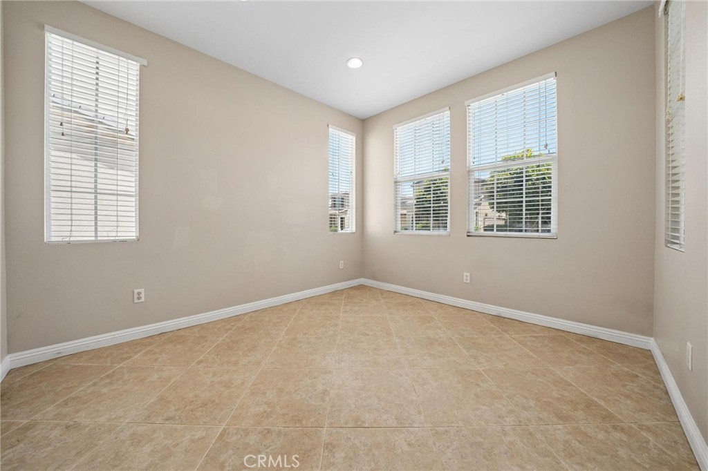 23821 Via Campana Property Photo 4