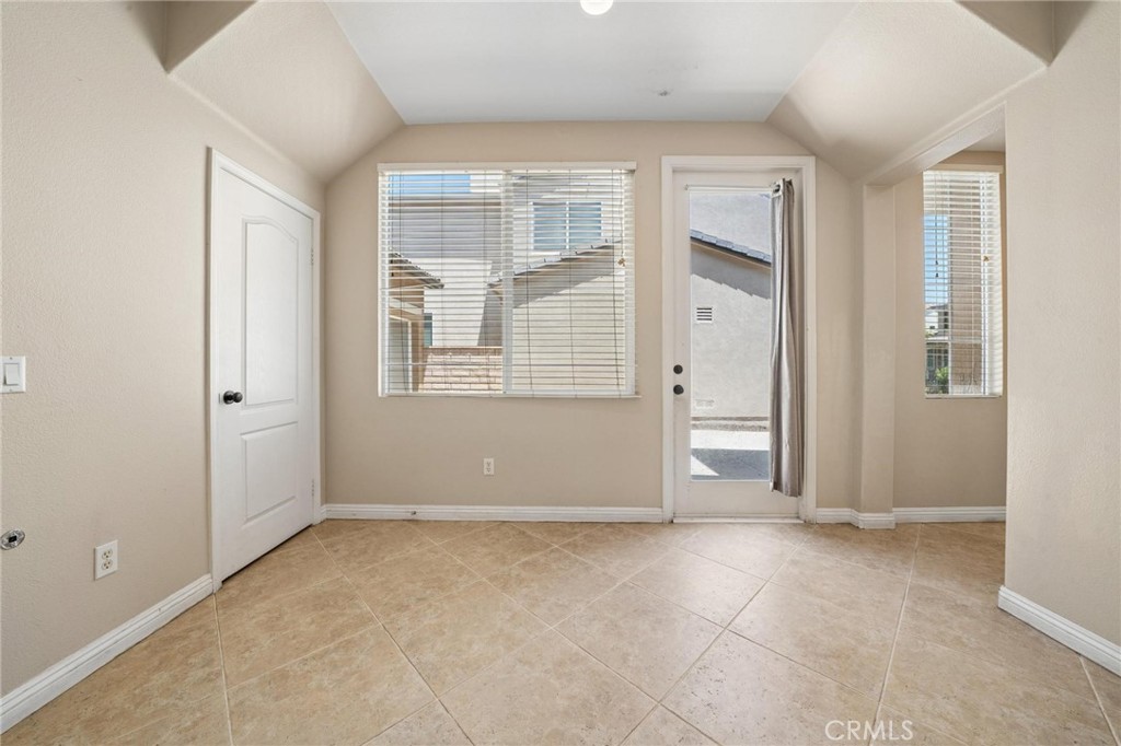 23821 Via Campana Property Photo 7