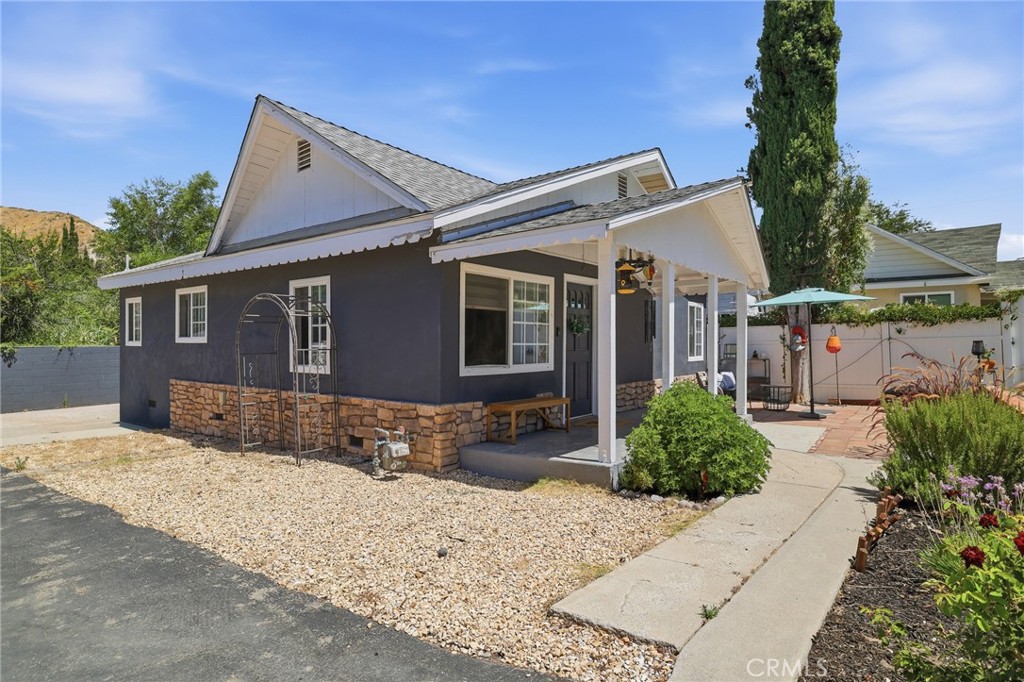16775 Sierra Highway Property Photo 2