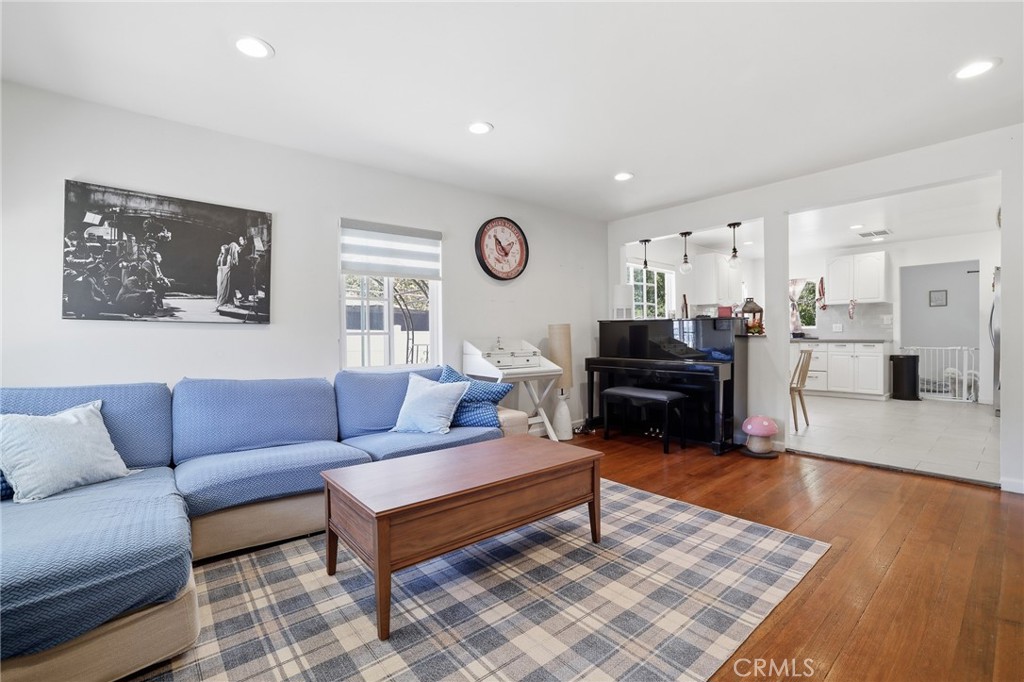 16775 Sierra Highway Property Photo 4