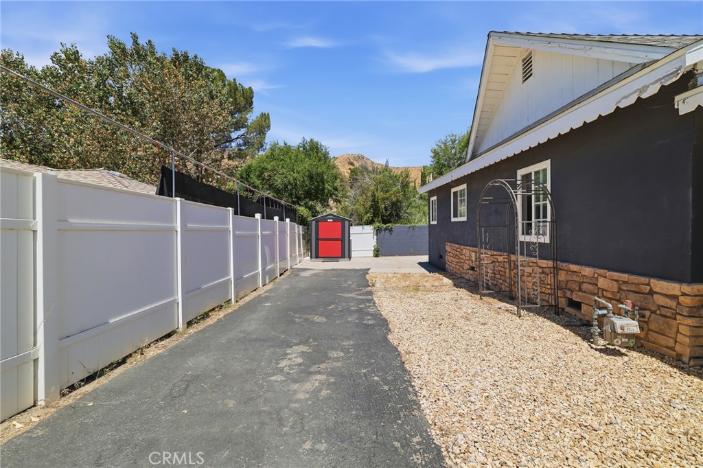 16775 Sierra Highway Property Photo 18