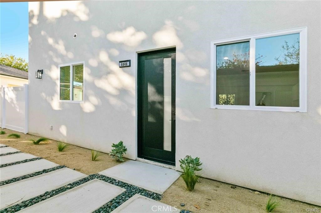 6846 Cedros Avenue Property Photo 2