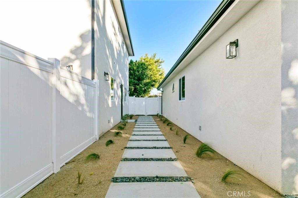 6846 Cedros Avenue Property Photo 3