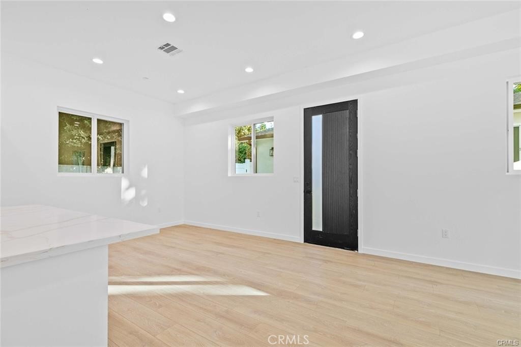 6846 Cedros Avenue Property Photo 4