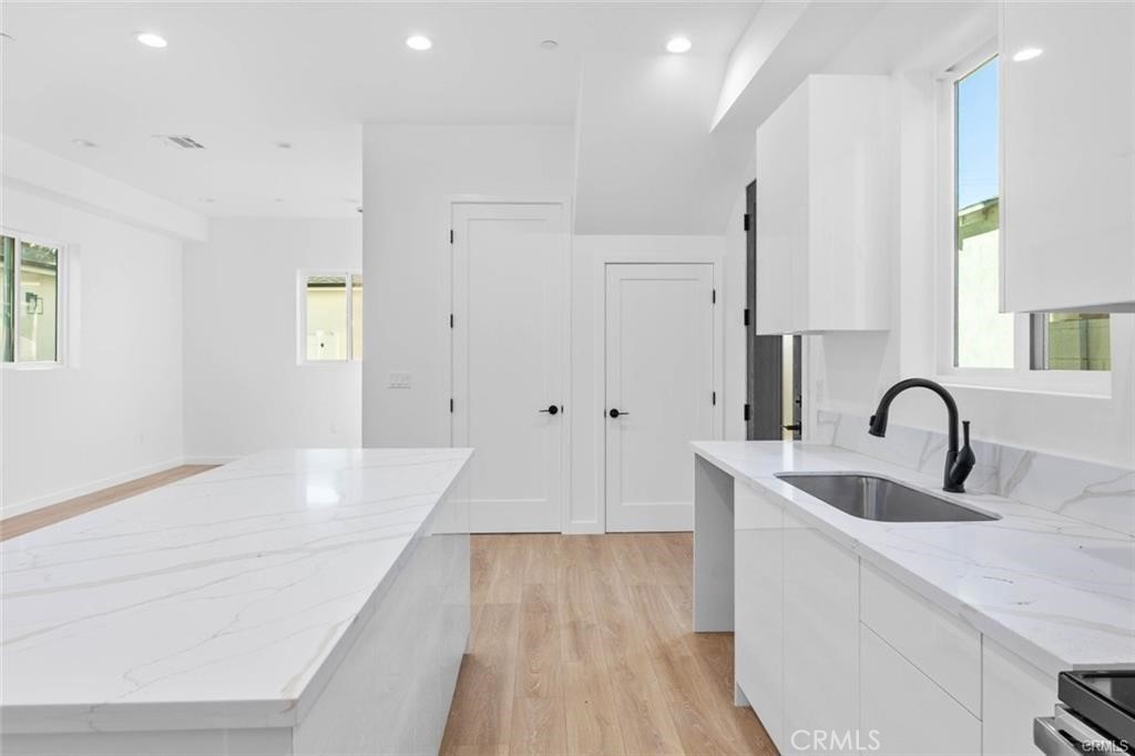 6846 Cedros Avenue Property Photo 7