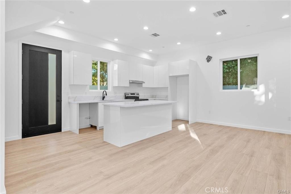 6846 Cedros Avenue Property Photo 10