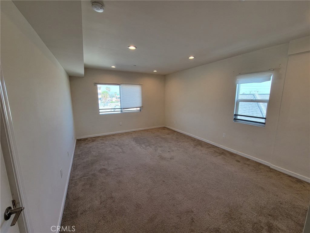 9126 Langdon Avenue 303 Property Photo 6