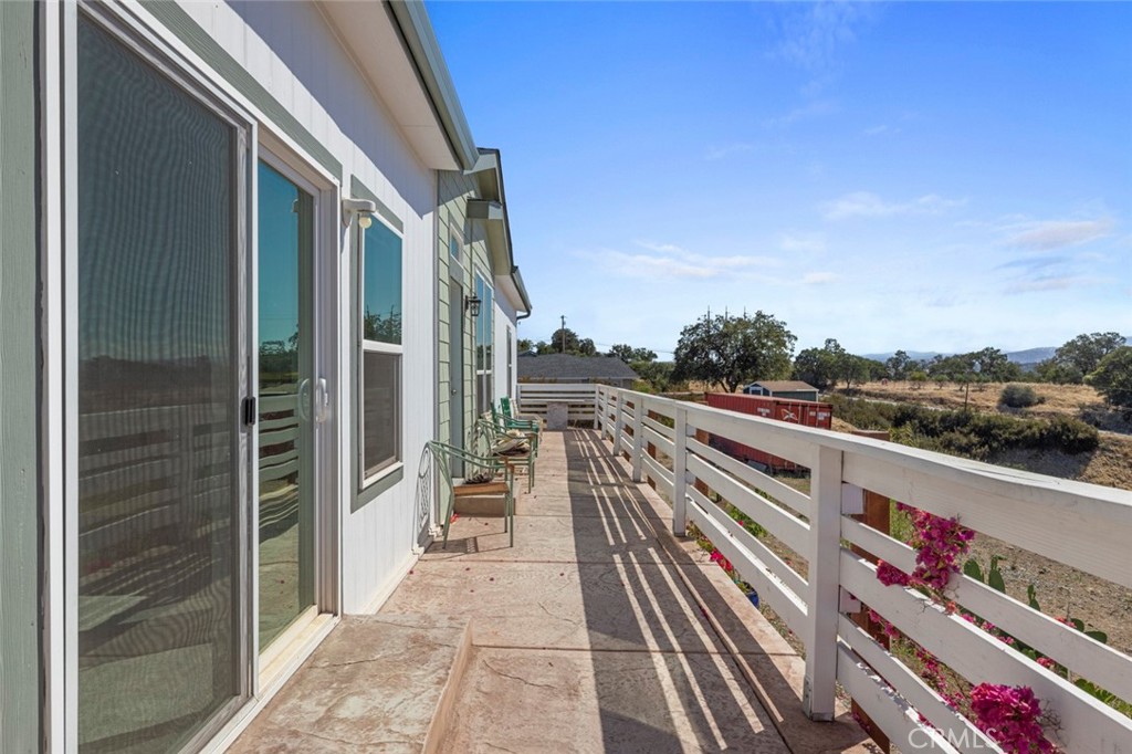 2734 Ross Drive Property Photo 3