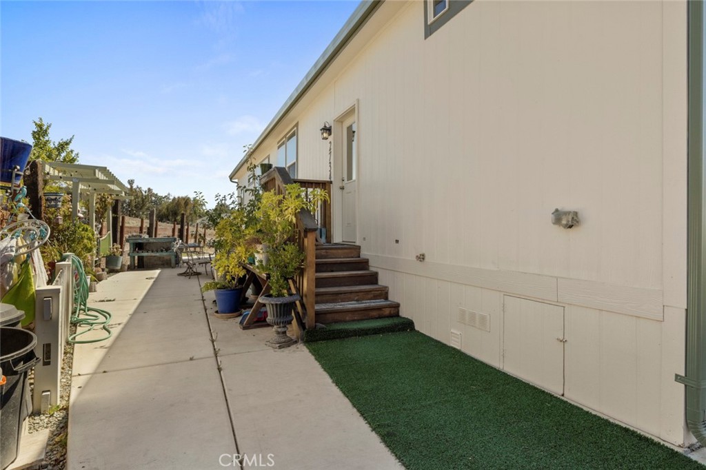 2734 Ross Drive Property Photo 9