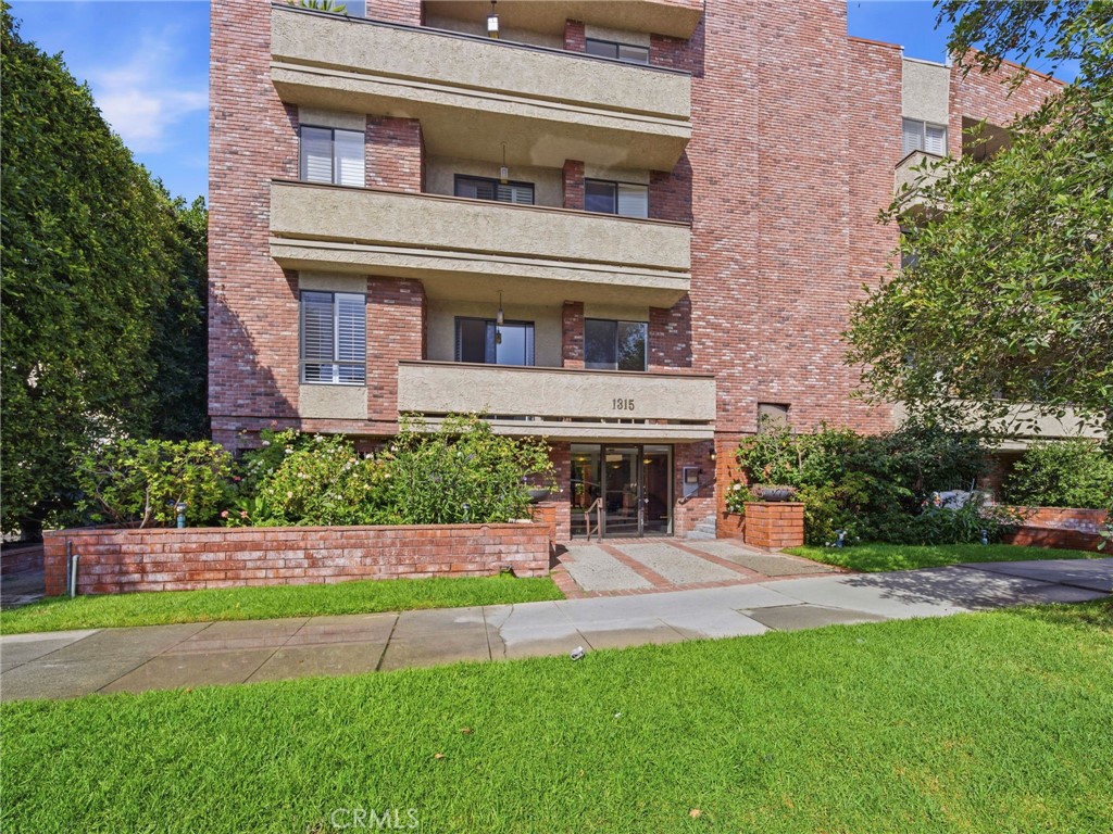 1315 Roxbury Dr 204 Property Photo 1