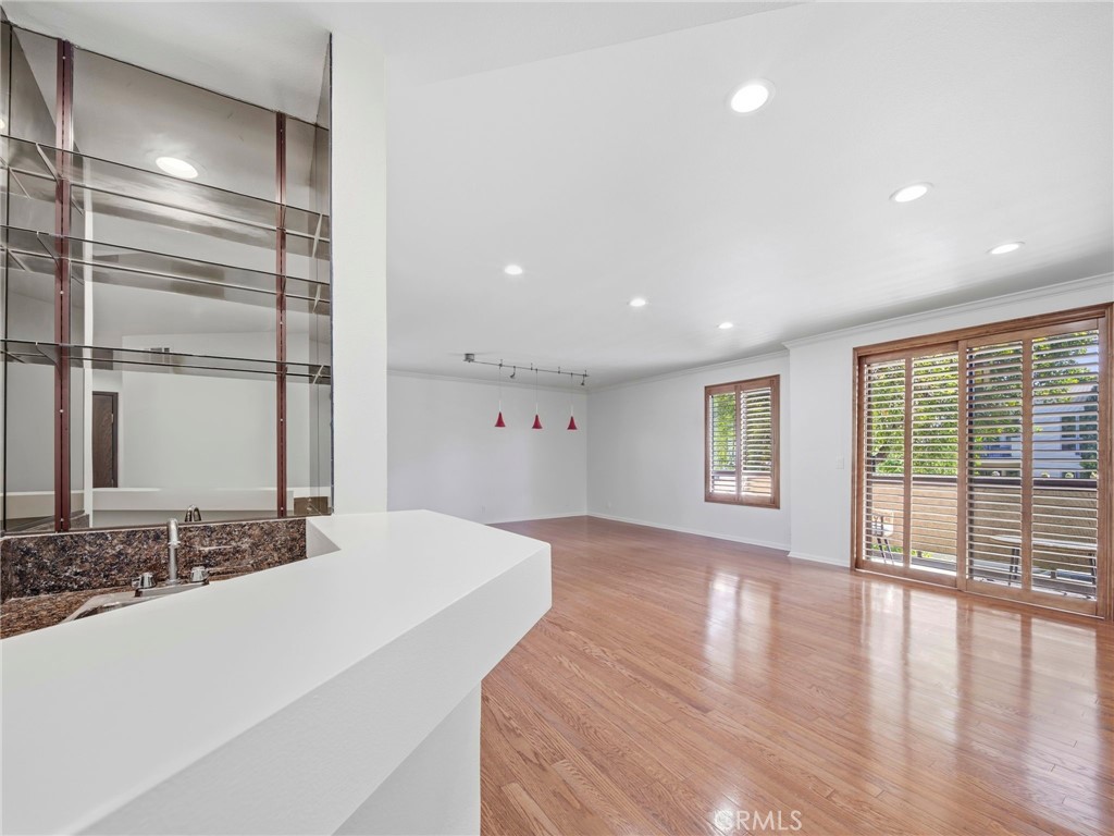 1315 Roxbury Dr 204 Property Photo 3