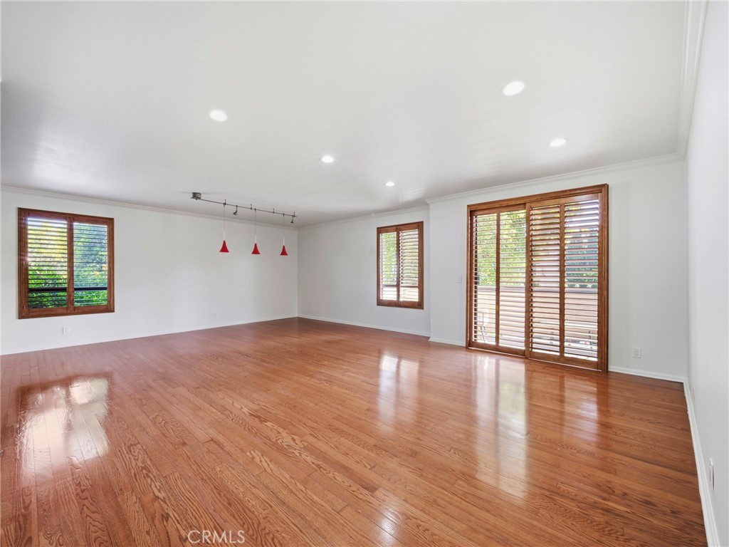 1315 Roxbury Dr 204 Property Photo 5