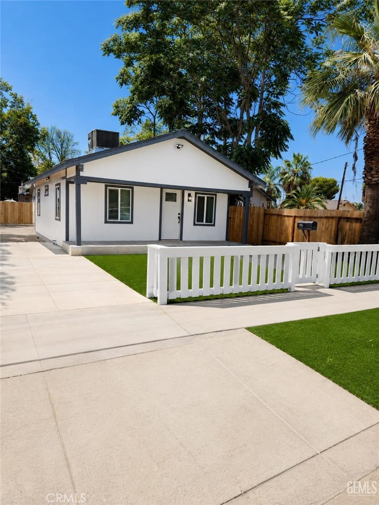1006 6th Property Photo 2