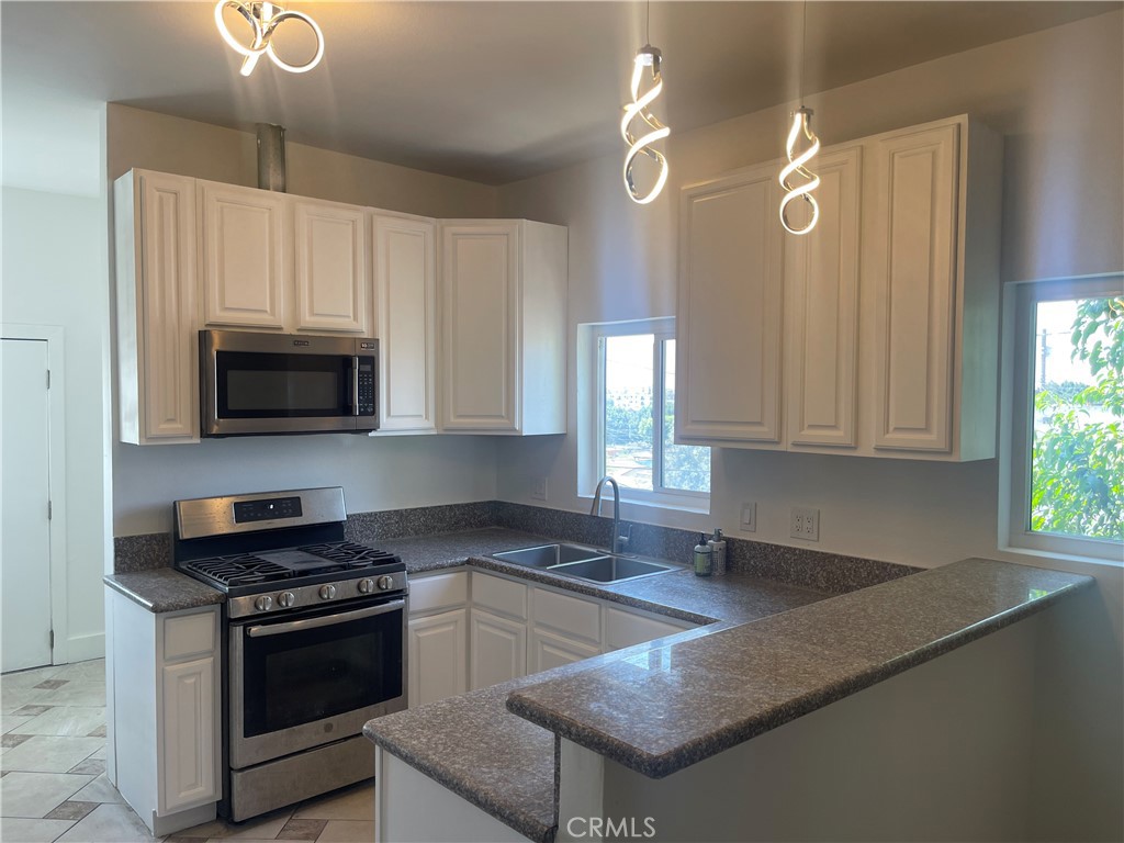 702 S Soto Property Photo 5