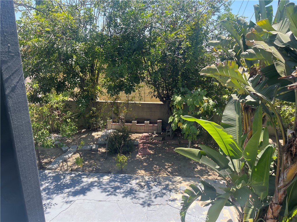 702 S Soto Property Photo 11