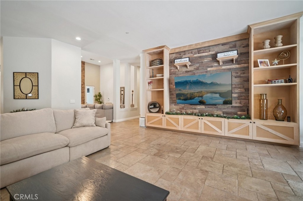 17401 Raymer Property Photo 8