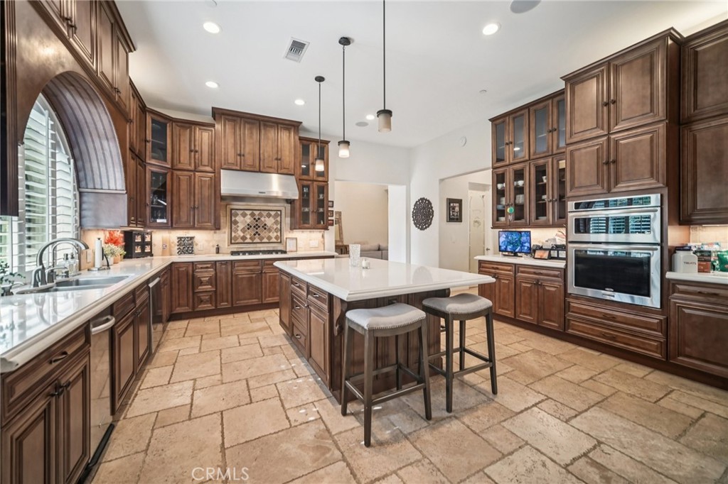 17401 Raymer Property Photo 10
