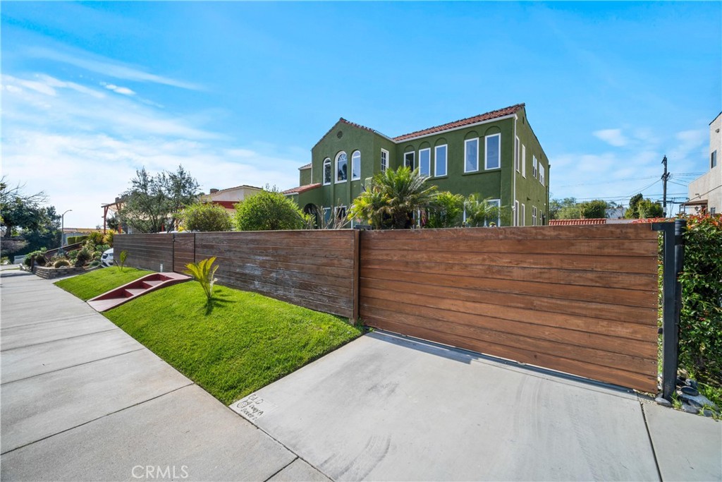 1245 S Hudson Avenue Property Photo 8