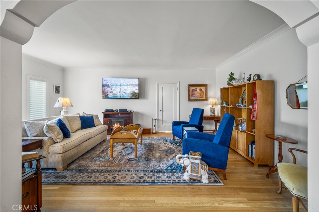 1245 S Hudson Avenue Property Photo 10