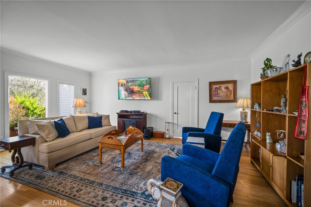 1245 S Hudson Avenue Property Photo 11