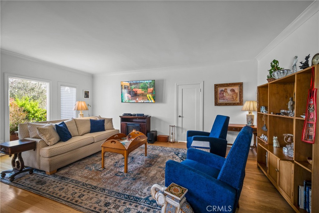 1245 S Hudson Avenue Property Photo 11