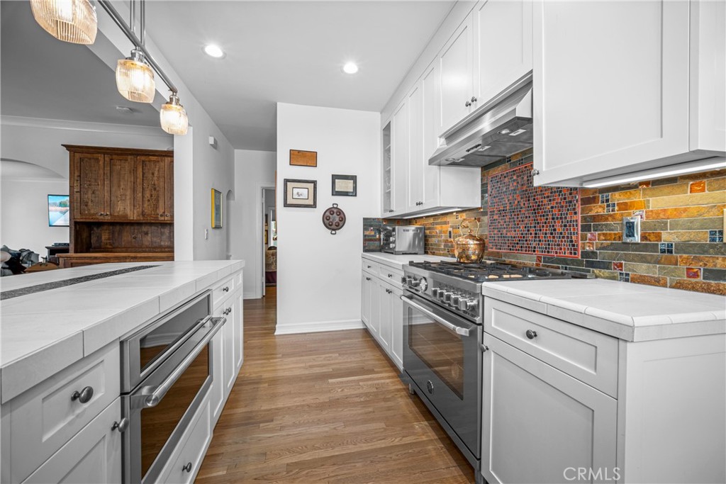1245 S Hudson Avenue Property Photo 18