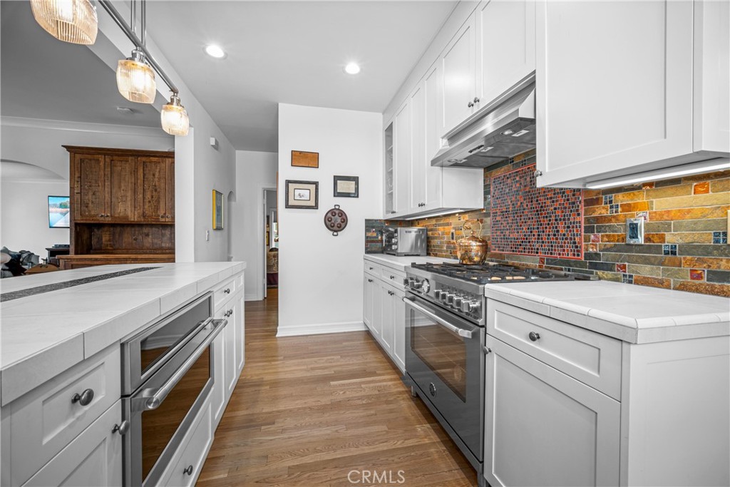 1245 S Hudson Avenue Property Photo 18
