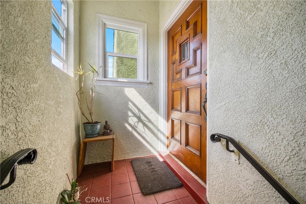 1245 S Hudson Avenue Property Photo 25