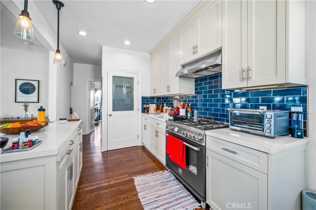 1245 S Hudson Avenue Property Photo 32