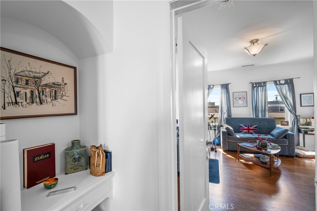 1245 S Hudson Avenue Property Photo 35